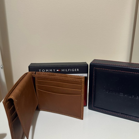 Tommy Hilfiger Tan Leather Card Holder - Picture 2 of 3